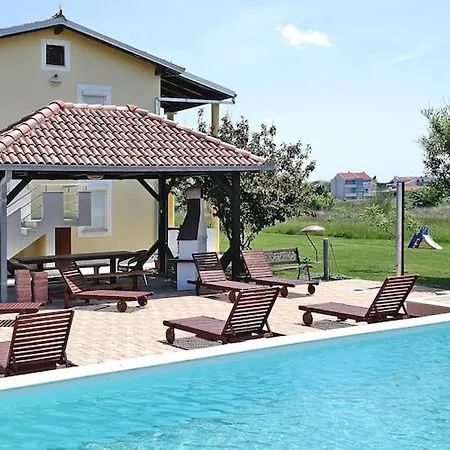 Appartamento Lug 2 New And Comfortable With Pool Privlaka (Zadar)