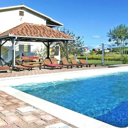 Appartamento Lug 2 New And Comfortable With Pool