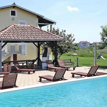 Lug 2 New And Comfortable With Pool Appartamento Privlaka (Zadar)