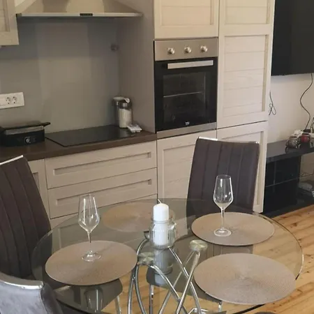 Lug 2, New And Comfortable With Pool Apartman