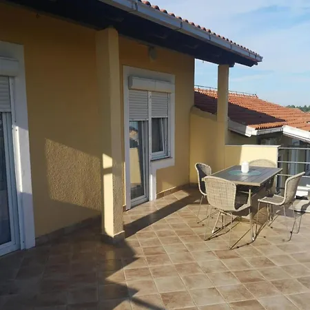 Lug 2, New And Comfortable With Pool Apartman *