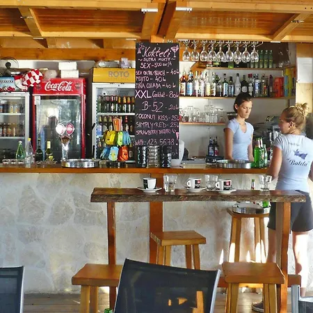 Lug 2, New And Comfortable With Pool *