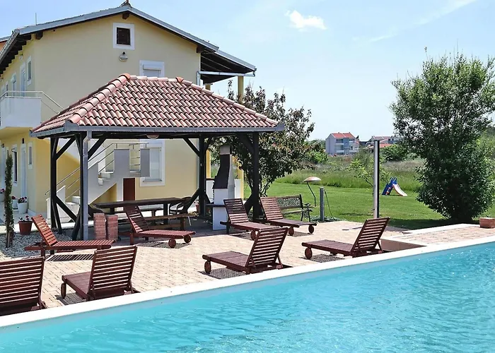 Lug 2, New And Comfortable With Pool Daire Privlaka (Zadar)