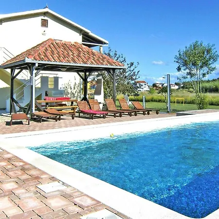 Lug 2, New And Comfortable With Pool *