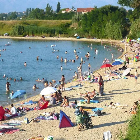 アパート Lug 2, New And Comfortable With Pool