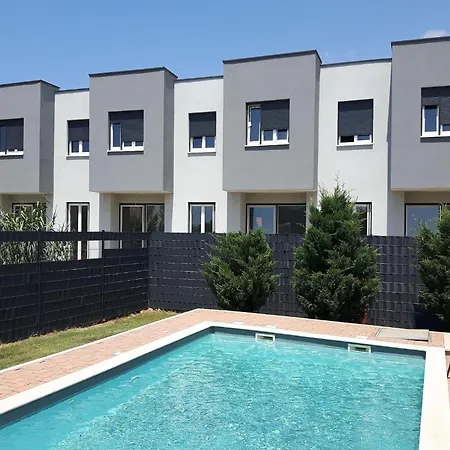 Lug 2, New And Comfortable With Pool Appartamento *