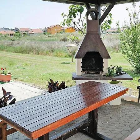 Lug 2, New And Comfortable With Pool Appartement *