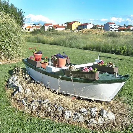 Lug 2, New And Comfortable With Pool Appartement *