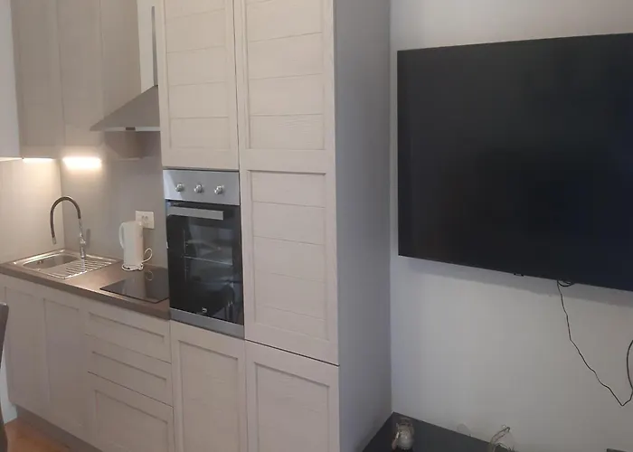 Lug 2, New And Comfortable With Pool *