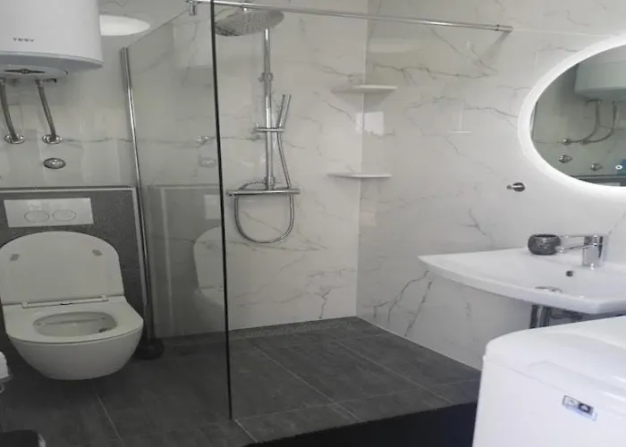 Lug 2, New And Comfortable With Pool Appartement