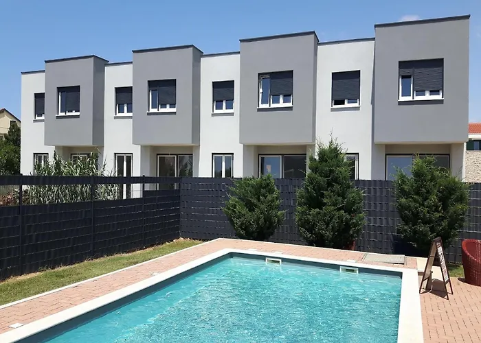 Lug 2, New And Comfortable With Pool Апартаменты *