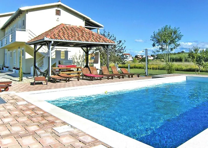 Appartement Lug 2, New And Comfortable With Pool