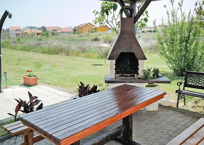 Lug 2, New And Comfortable With Pool Appartement *