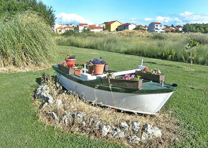 Lug 2, New And Comfortable With Pool Appartement *