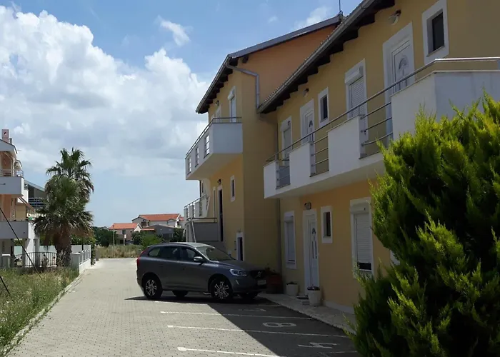 Lug 2, New And Comfortable With Pool Appartement *